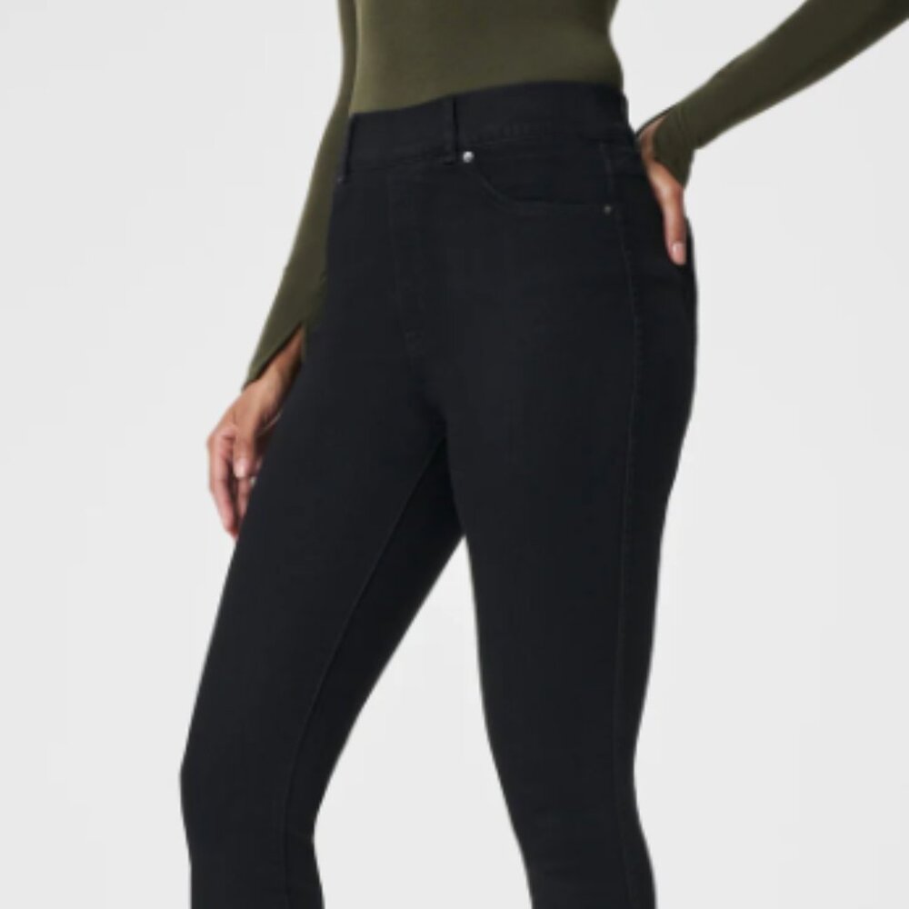 NWOT Spanx Women's Ankle Skinny Jeans Black (size L)